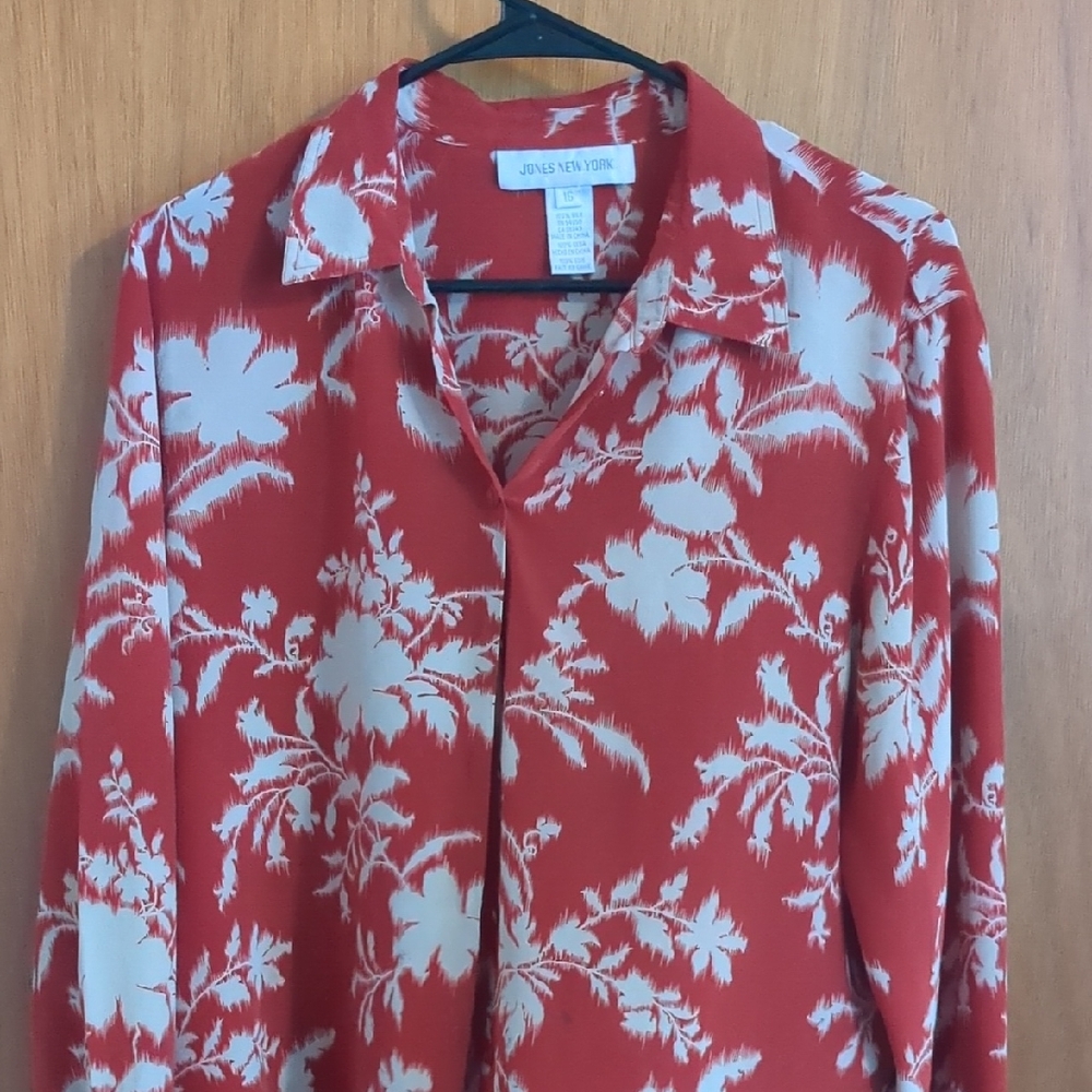 Jones New York Scarlet and Cream Silk Top